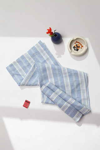 Bleecker bath towel with matches