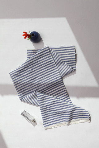 Dries bath towel with cologne